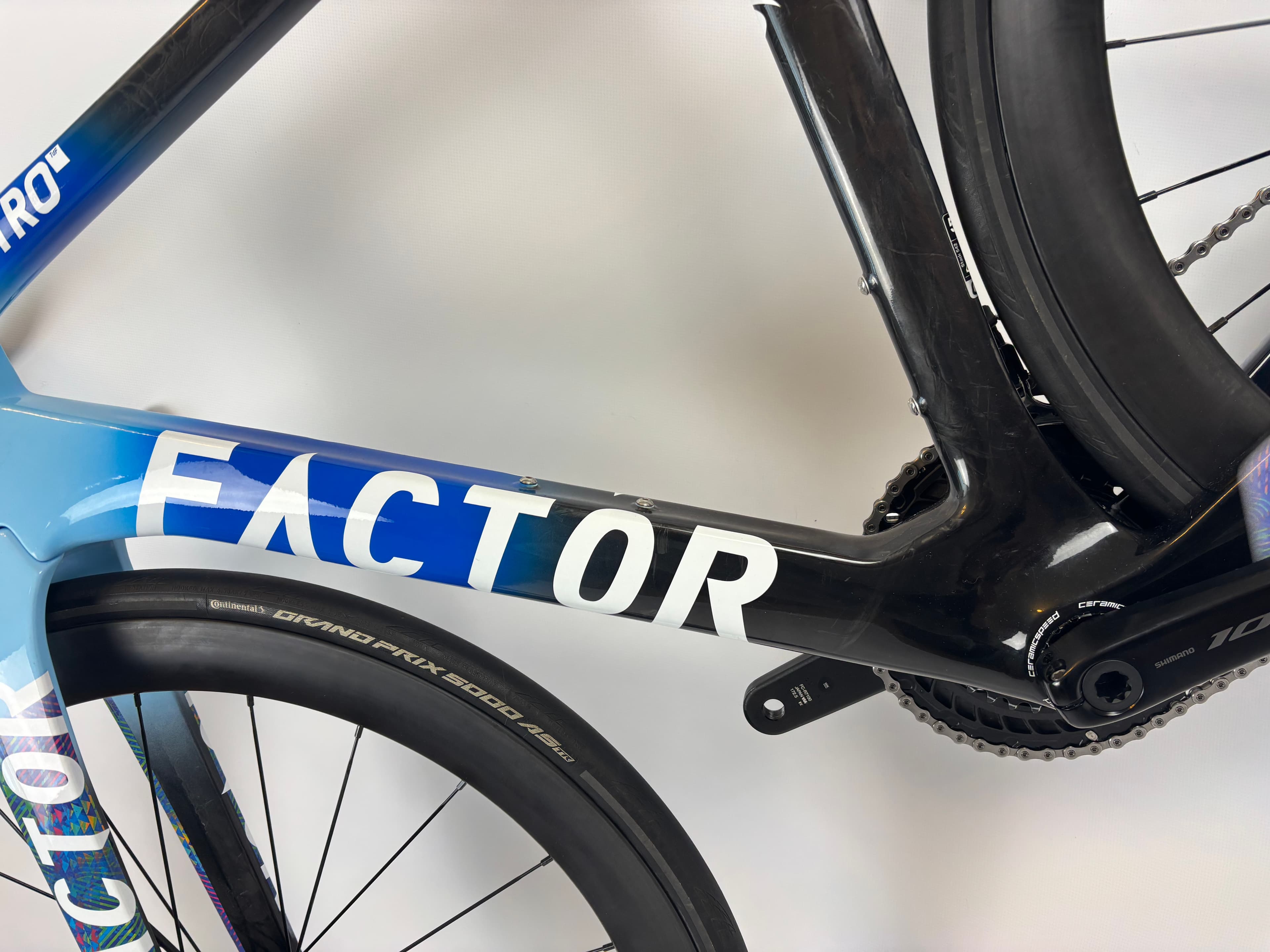 Карбоновый шоссейный велосипед Factor ostro 10