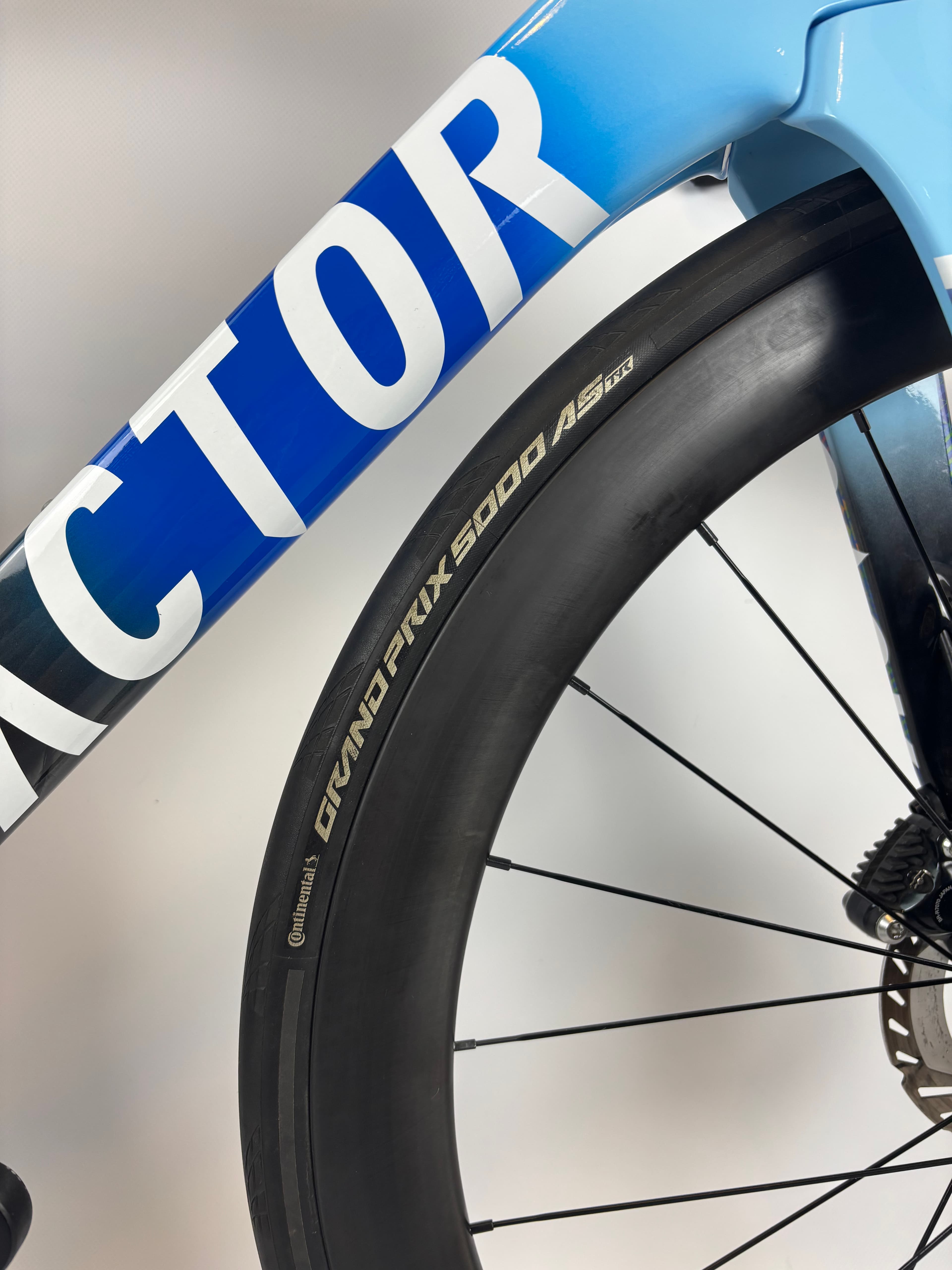 Карбоновый шоссейный велосипед Factor ostro 6